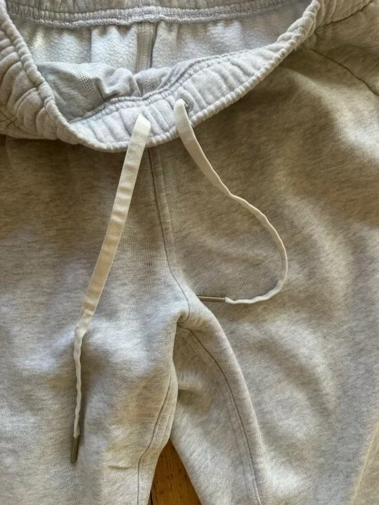 Lululemon Scuba Mid-Rise Oversized Jogger *Short length Heathered Grey Size S - Picture 4 of 6